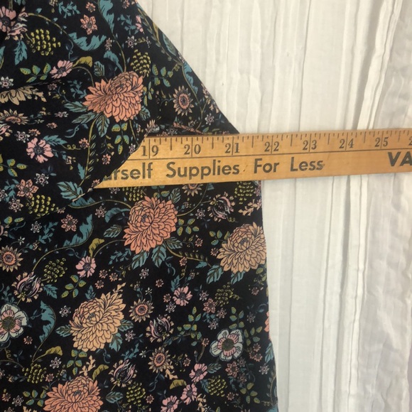 LOFT Size LP lot 2 blouses-navy sweater w/ floral hanging shirt & floral blouse - Picture 12 of 13